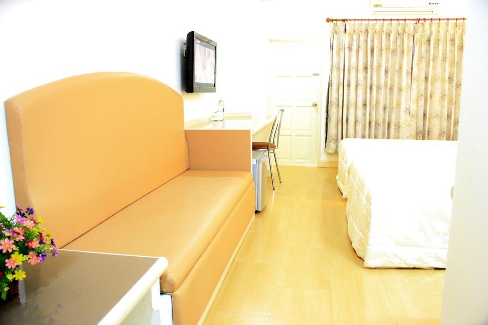 P.A. Ville Hotel Nakhon Sawan Bagian luar foto