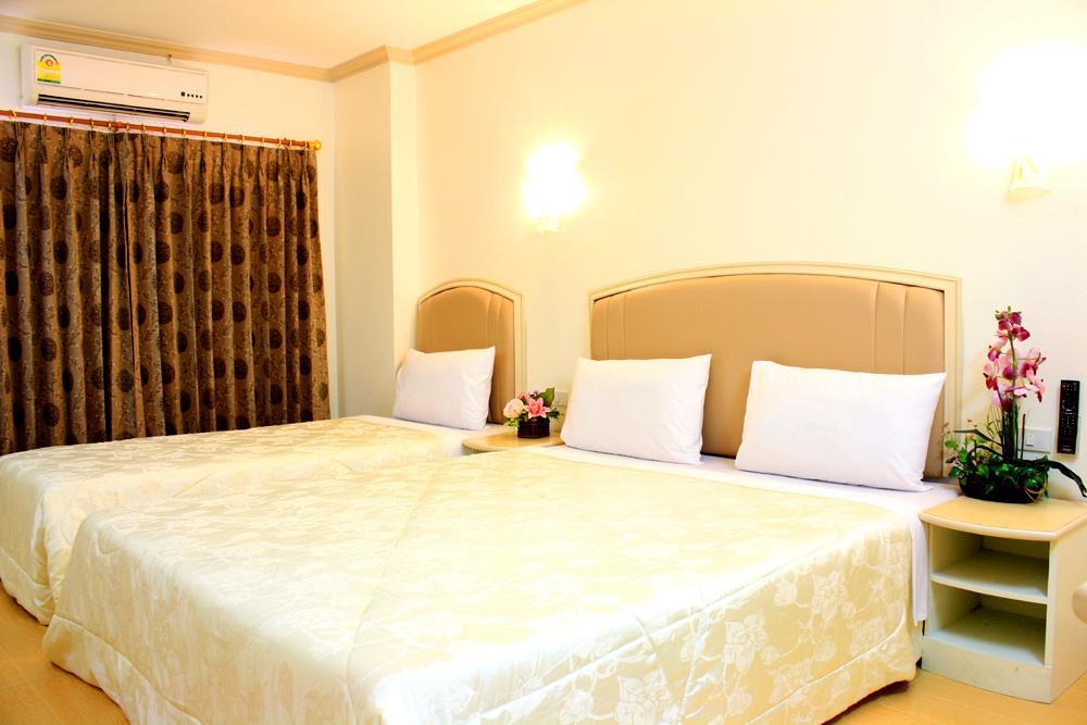 P.A. Ville Hotel Nakhon Sawan Bagian luar foto
