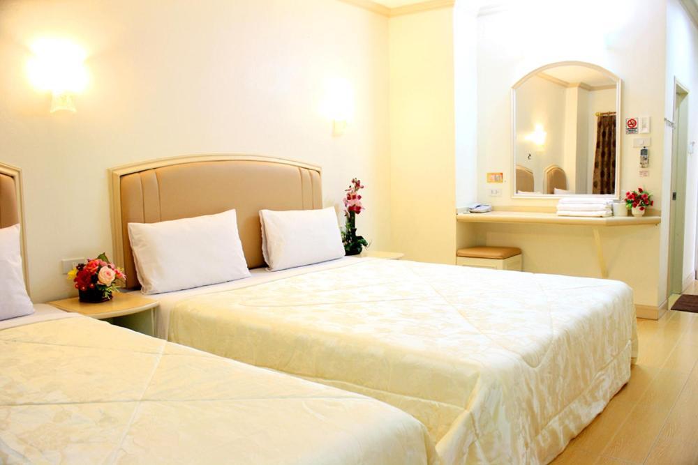 P.A. Ville Hotel Nakhon Sawan Bagian luar foto